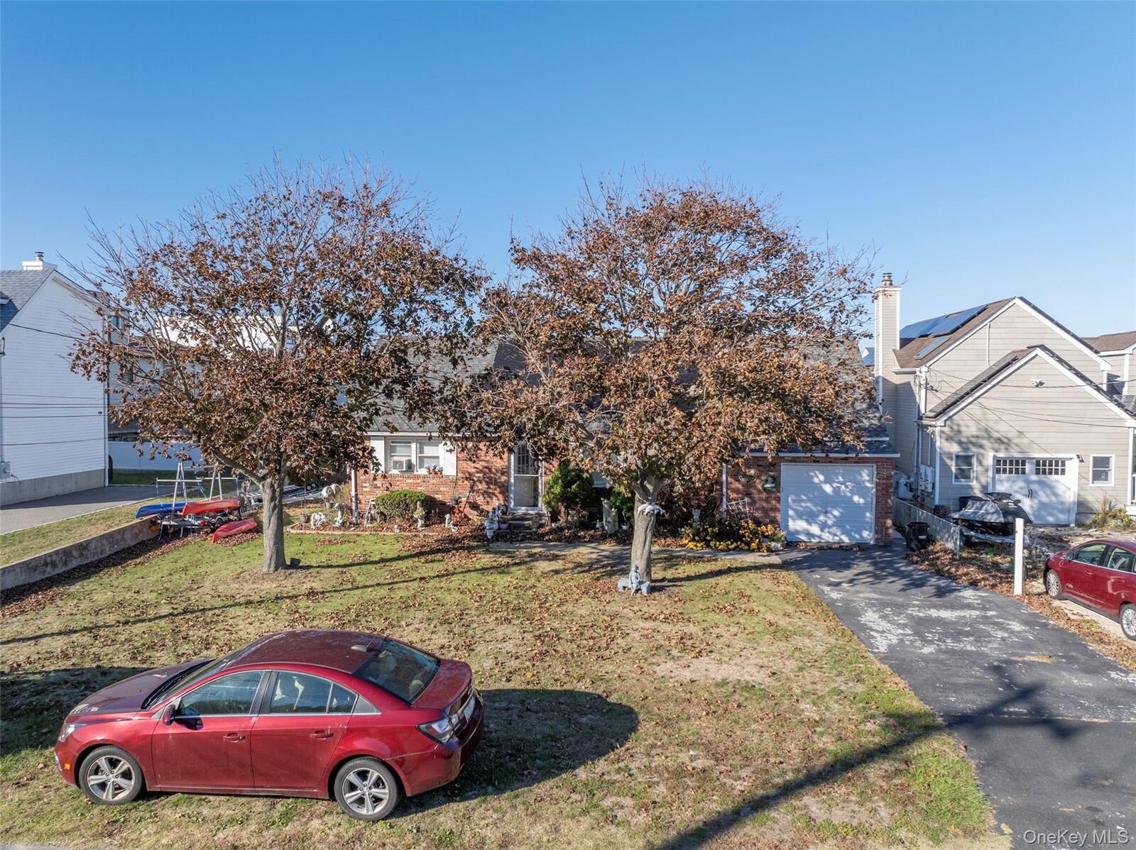 Property Photo:  7 Fairlawn Court  NY 11967 