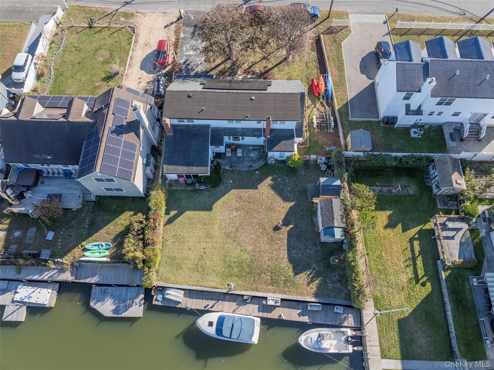 Property Photo:  7 Fairlawn Court  NY 11967