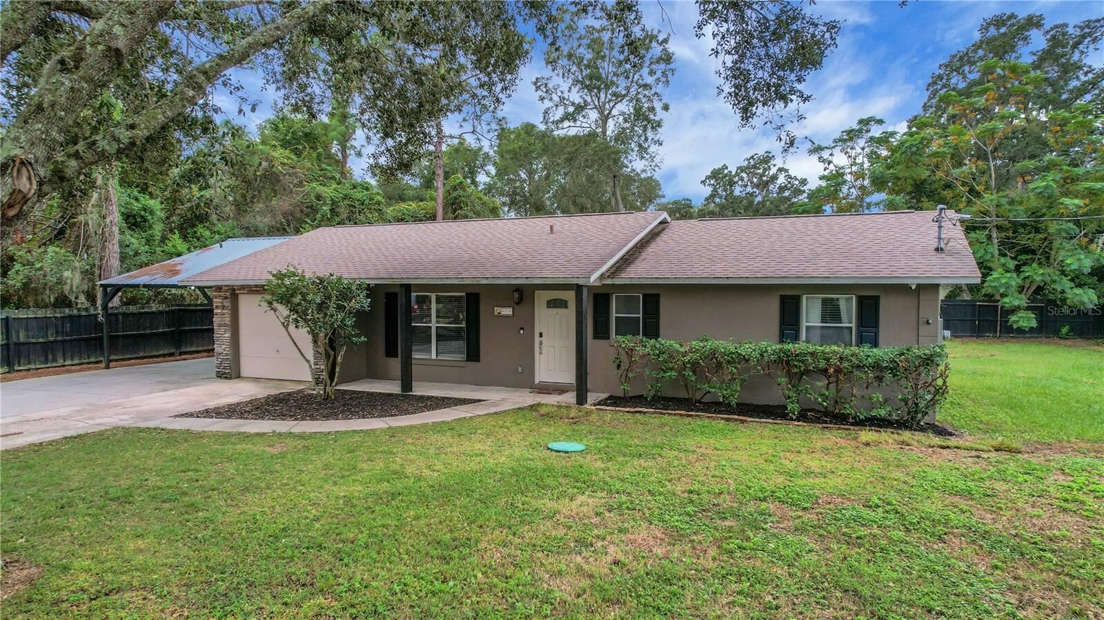 Property Photo: 40747 W 2nd Avenue FL 32784
