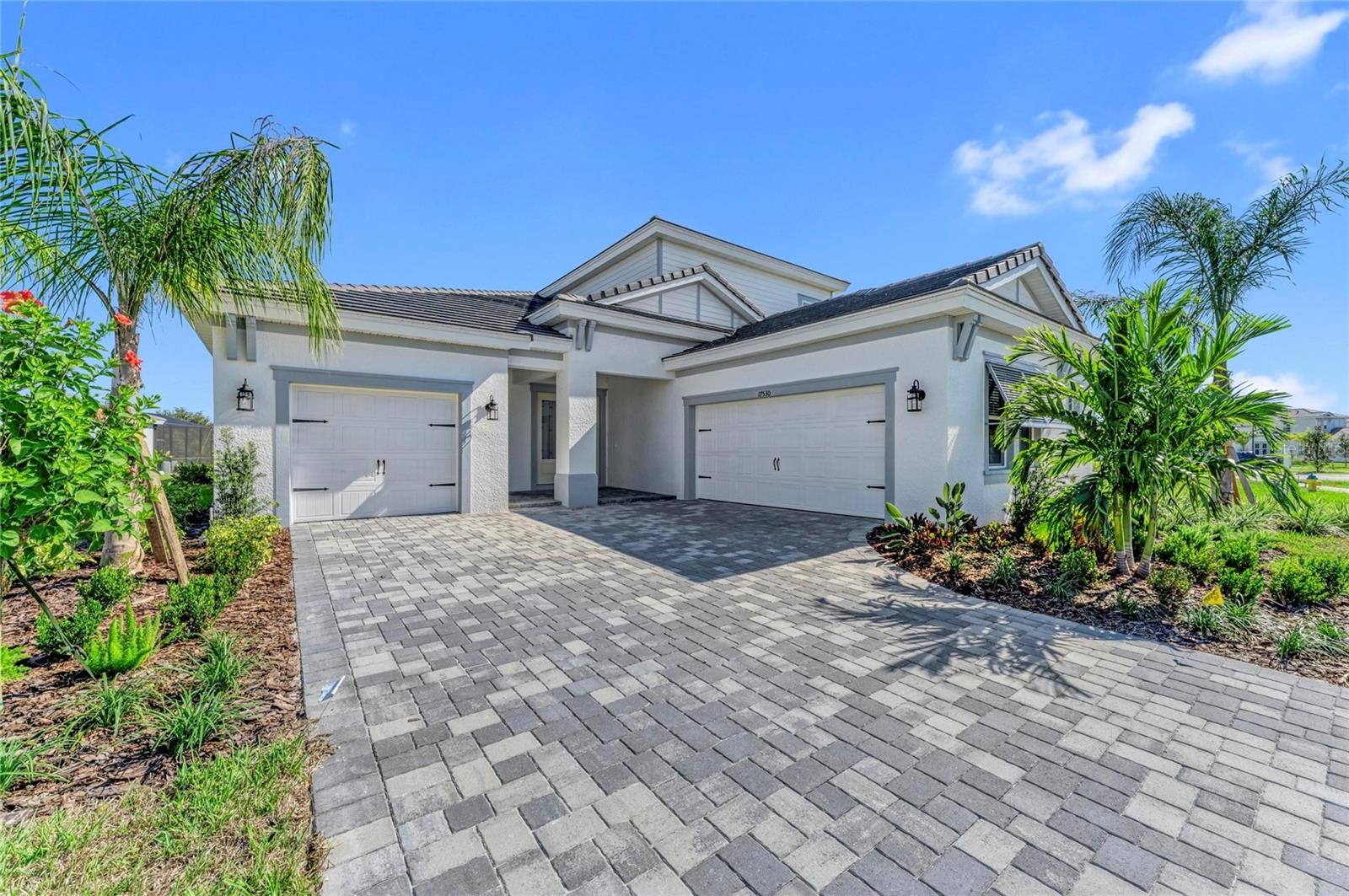 Property Photo:  17530 Glistening Drive  FL 34293 