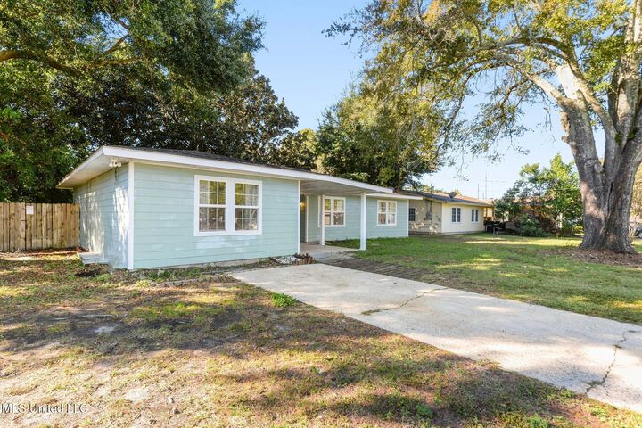 Property Photo:  21 E Park Street  MS 39507 