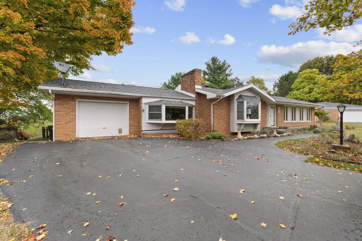 Property Photo:  2 Azalea Court  MI 49242 