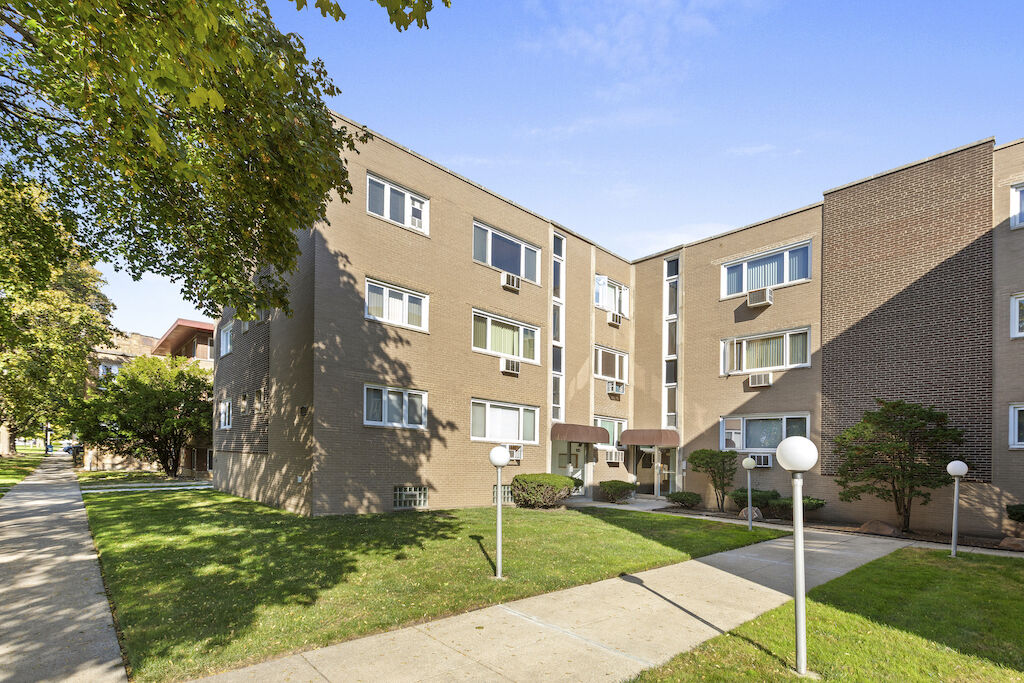 Property Photo:  8121 S King Drive B2  IL 60619 