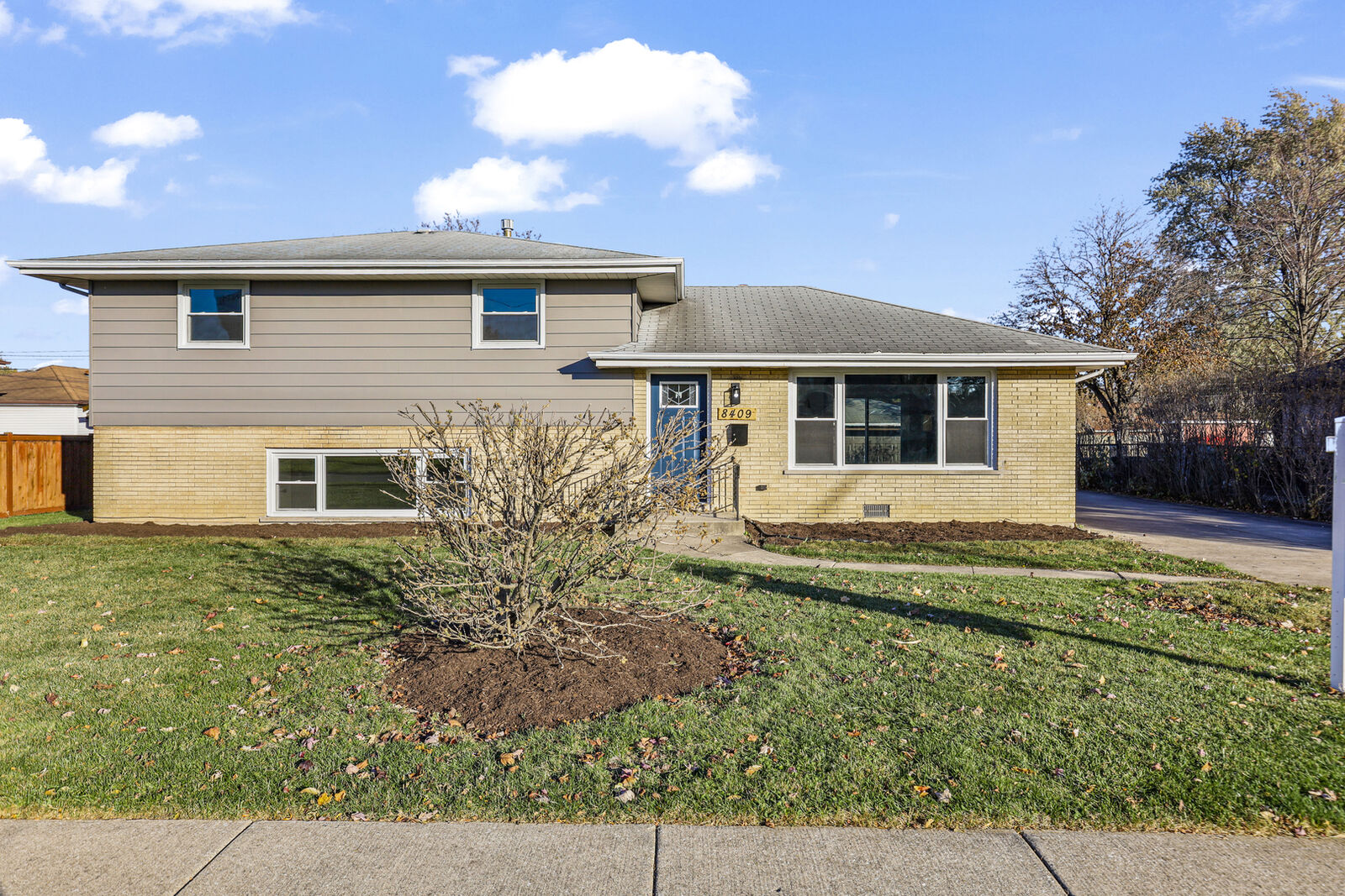 Property Photo: 8409 Newland Avenue IL 60459