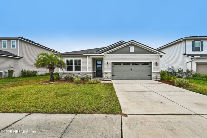 Property Photo:  1847 Amberly Drive  FL 32068 