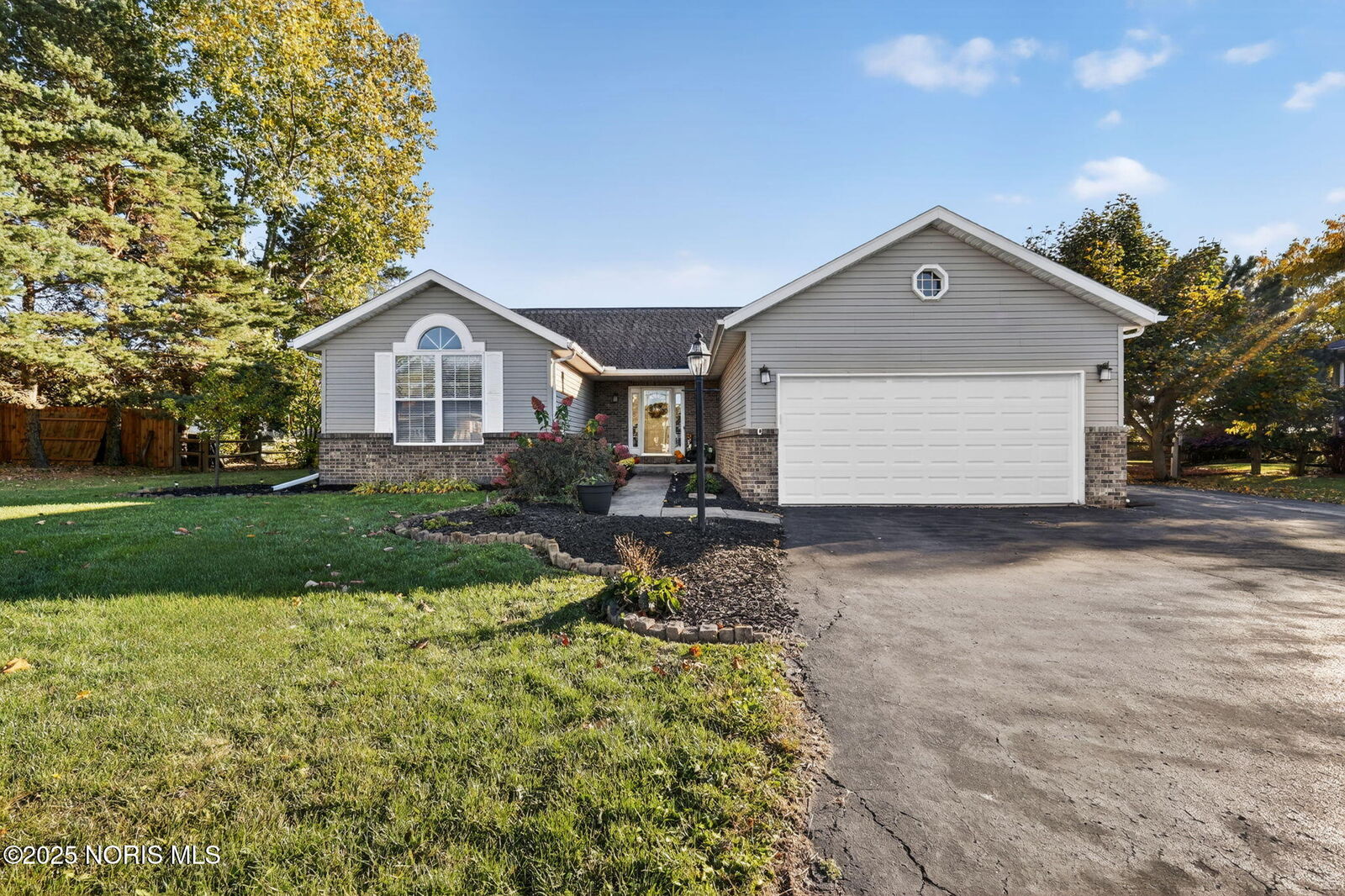 Property Photo:  925 W Melrose Avenue  OH 45840 