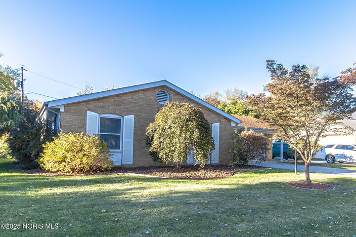 Property Photo:  5331 Whitehouse Drive  OH 43611 