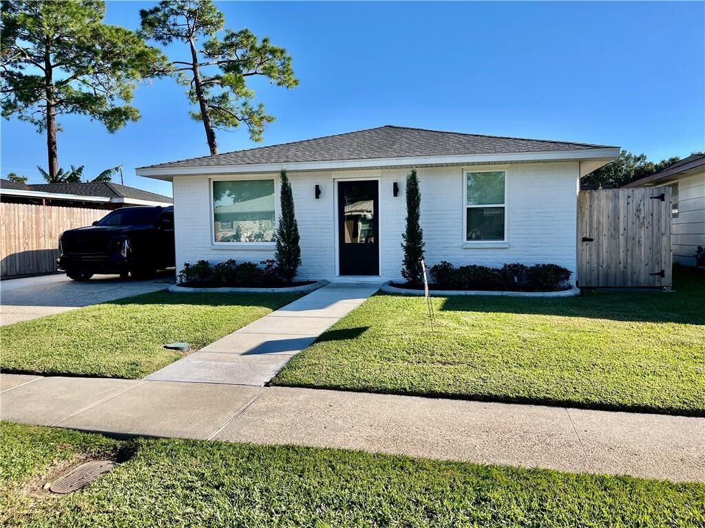 Property Photo:  2513 Taffy Drive  LA 70072 