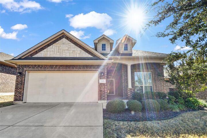 Property Photo: 1309 Jake Court TX 76087