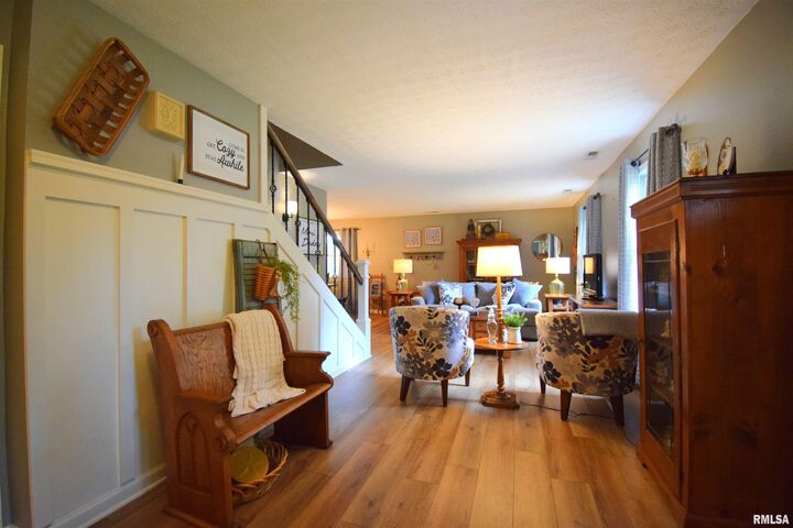 Property Photo:  417 Jay Drive  IL 62864 