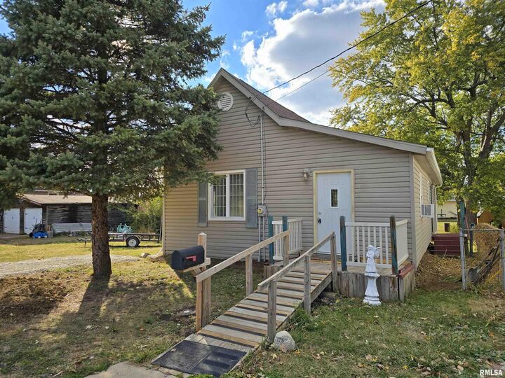 Property Photo:  178 S Heaton Street  IL 61531