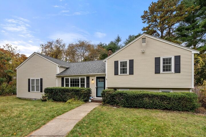 Property Photo:  7 Sugarbush Ln  MA 02360