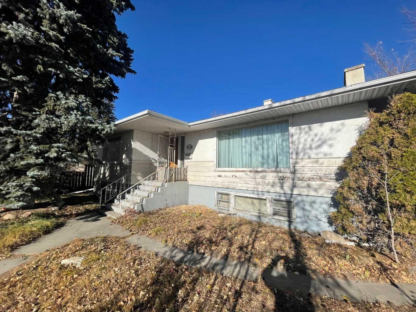 Property Photo: 2424 17 Avenue SW AB T2T 0G5