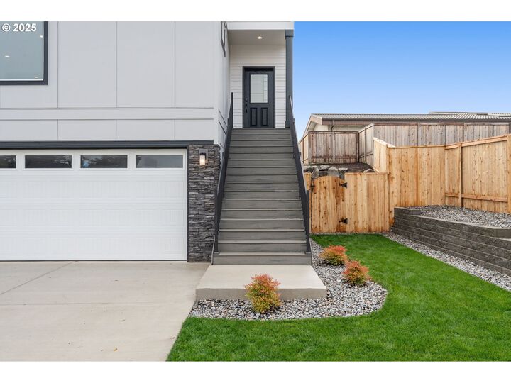 Property Photo:  1105 NW 111th Cir  WA 98685 