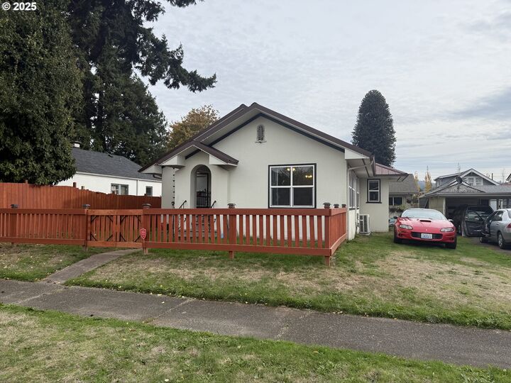 Property Photo: 1202 S 3rd Ave WA 98626