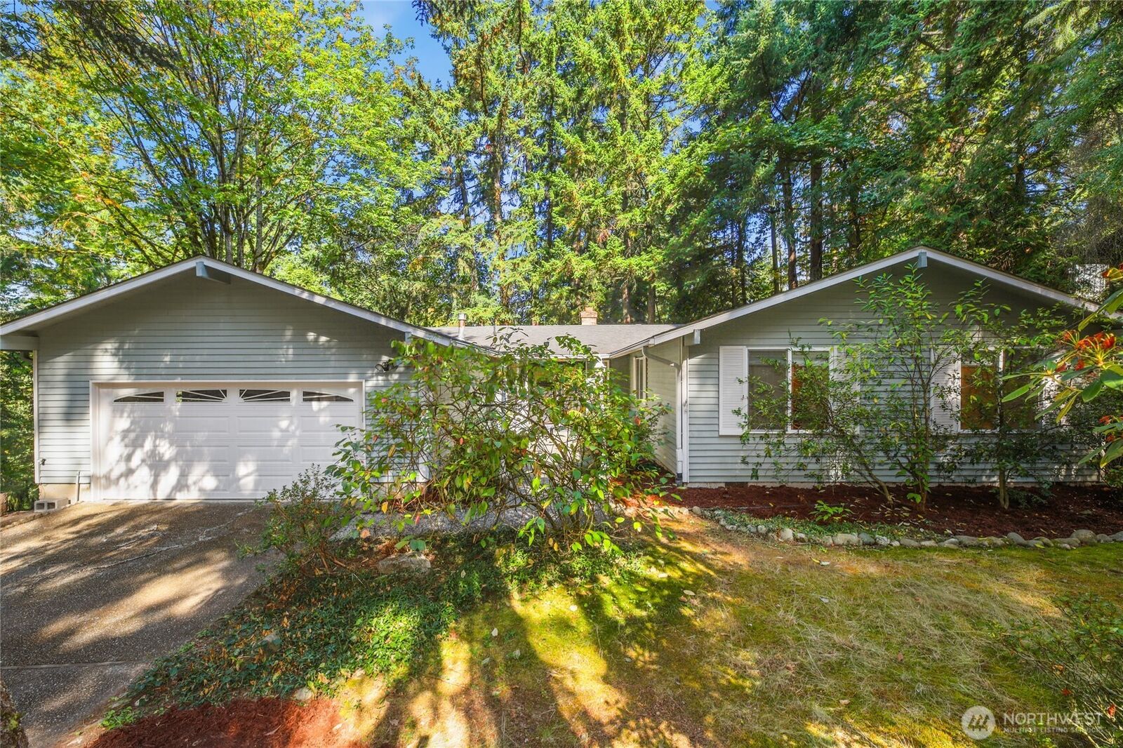 Property Photo:  15604 SE 42nd Place  WA 98006