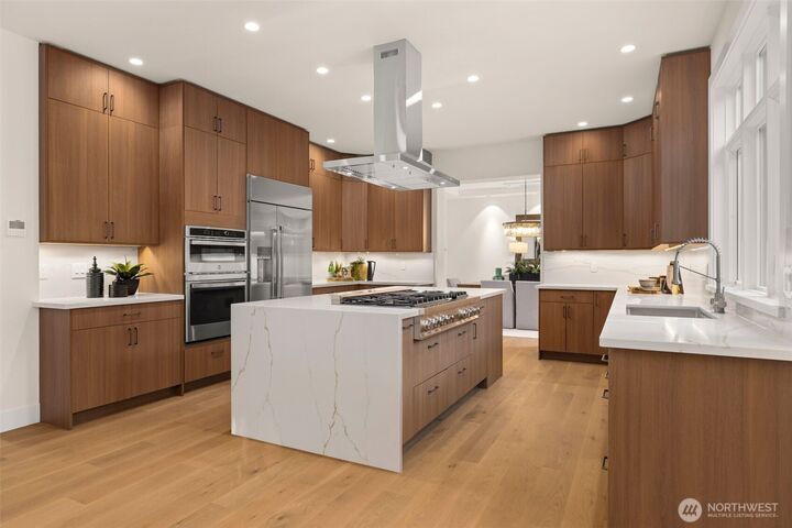 Property Photo:  105  Windsor Drive SE  WA 98074