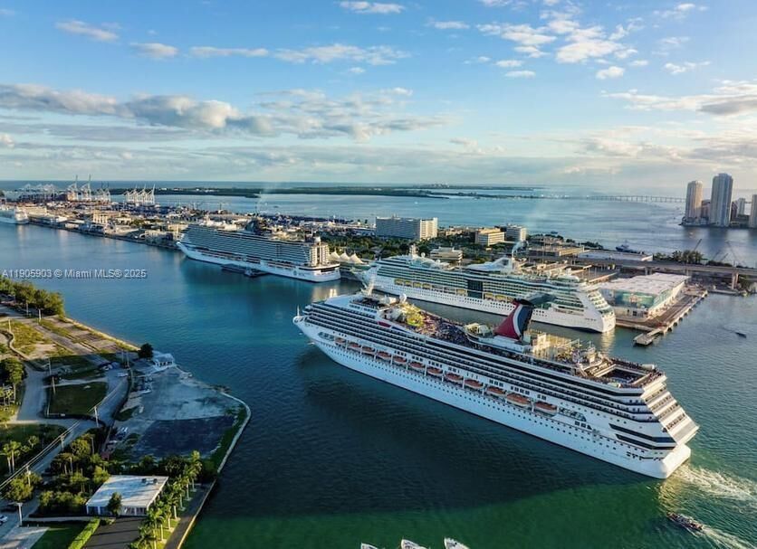 Property Photo: 227 NE 2nd St 1703 FL 33132