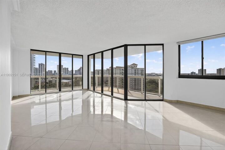 Property Photo:  20185 E Country Club Dr 1405  FL 33180 