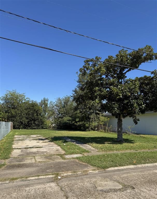 Property Photo:  741 18th Street  LA 70601