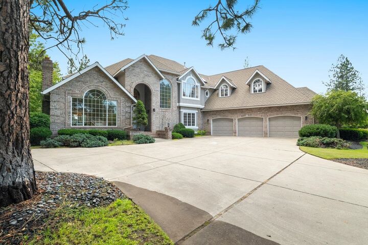 Property Photo: 714 E Edenderry Ct WA 99223