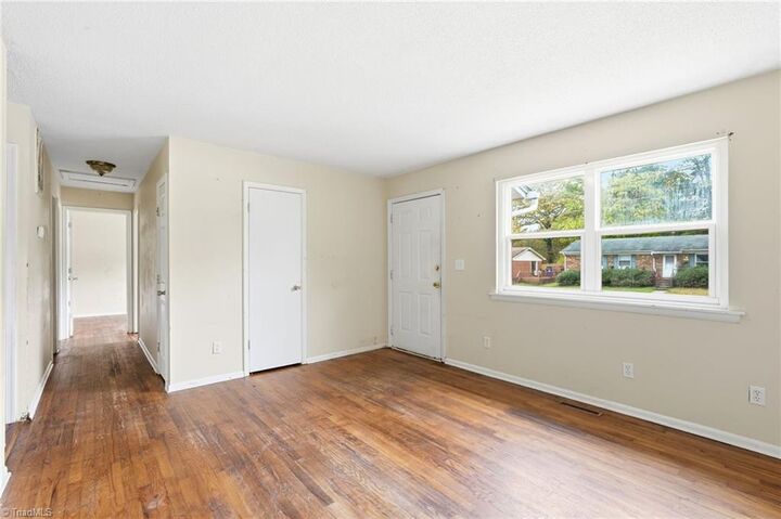 Property Photo: 5015 Farmoor Circle NC 27105