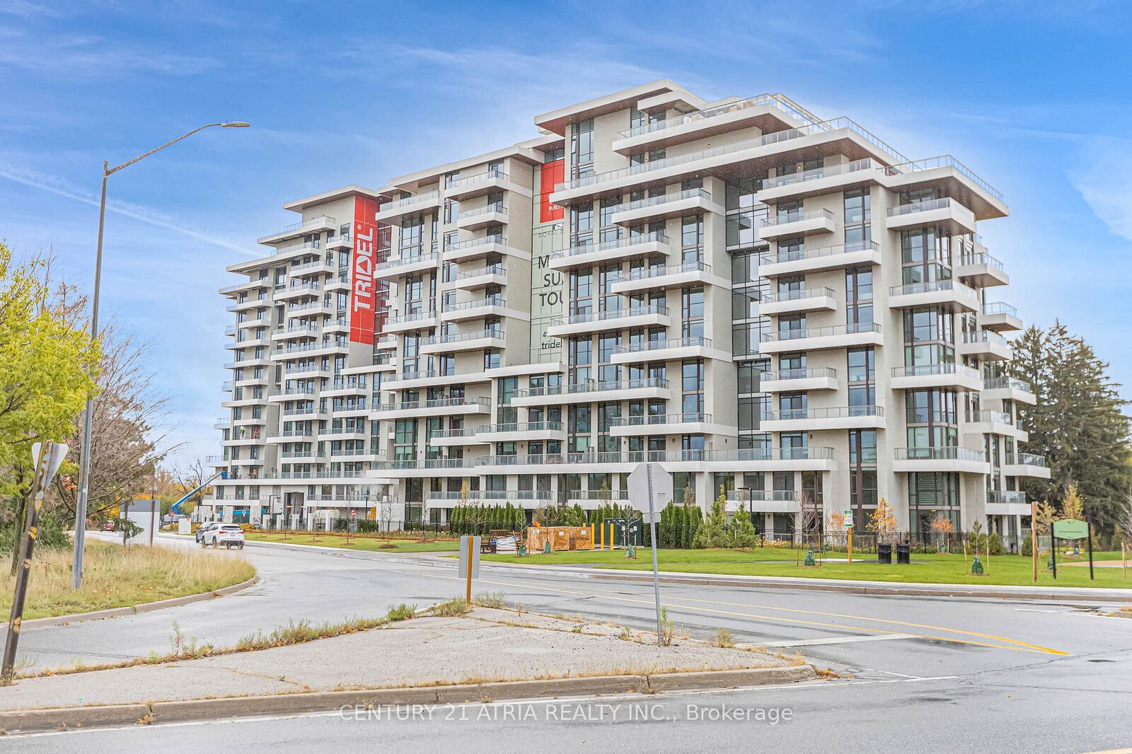 Property Photo: 397 Royal Orchard Boulevard 806 ON L3T 0H3