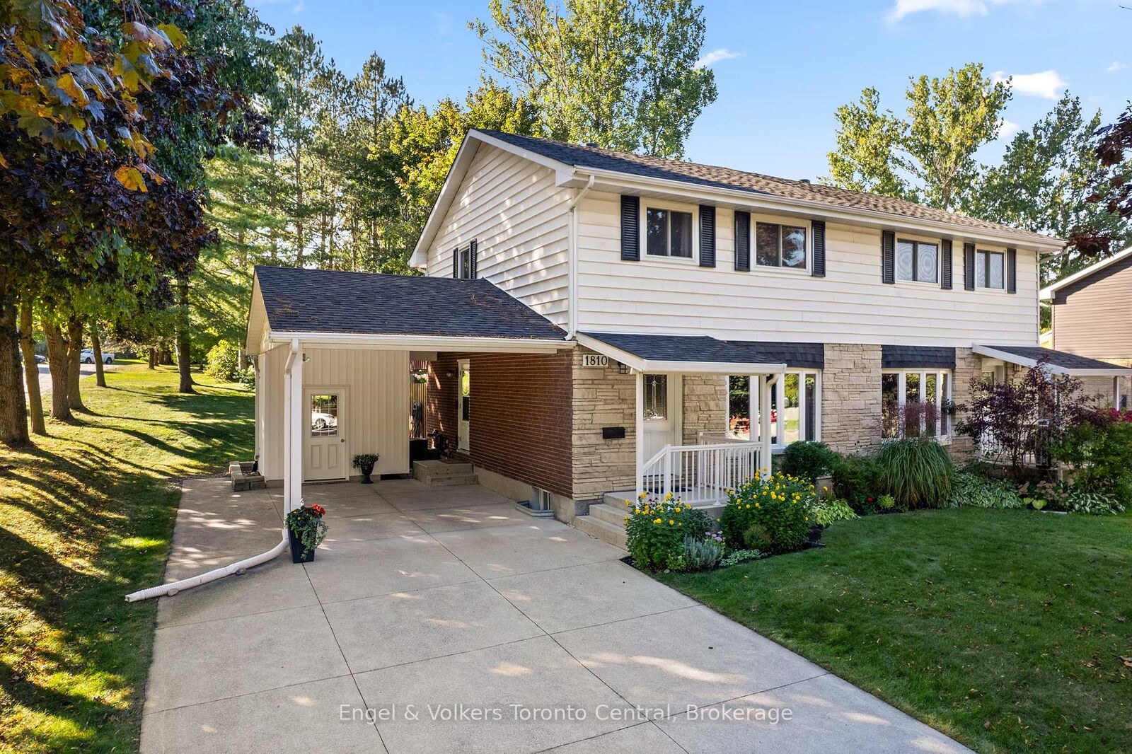 Property Photo:  1810 6th Avenue W  ON N4K 5H9 