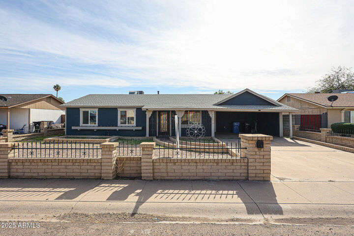 Property Photo: 5523 W Palm Lane AZ 85035