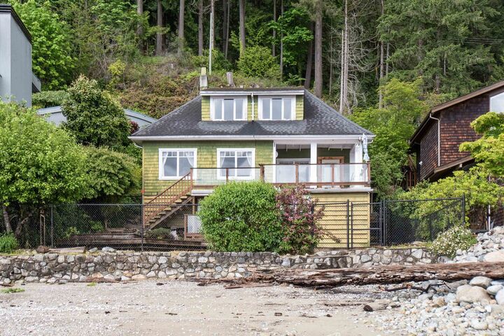Photo de la propriété: 5293 Indian River Drive BC V7G 2T6