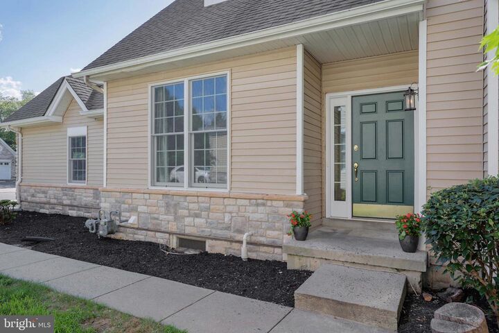 Property Photo:  11 Wedgewood Court  NJ 08540 