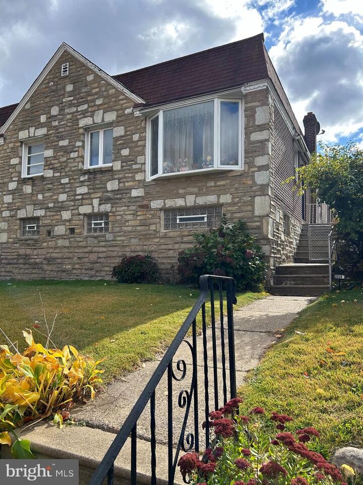 2828 Holme Avenue  Philadelphia PA 19152 photo
