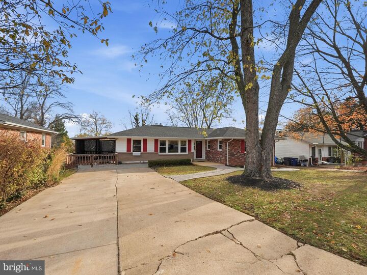 Property Photo: 6619 Beddoo Street VA 22306