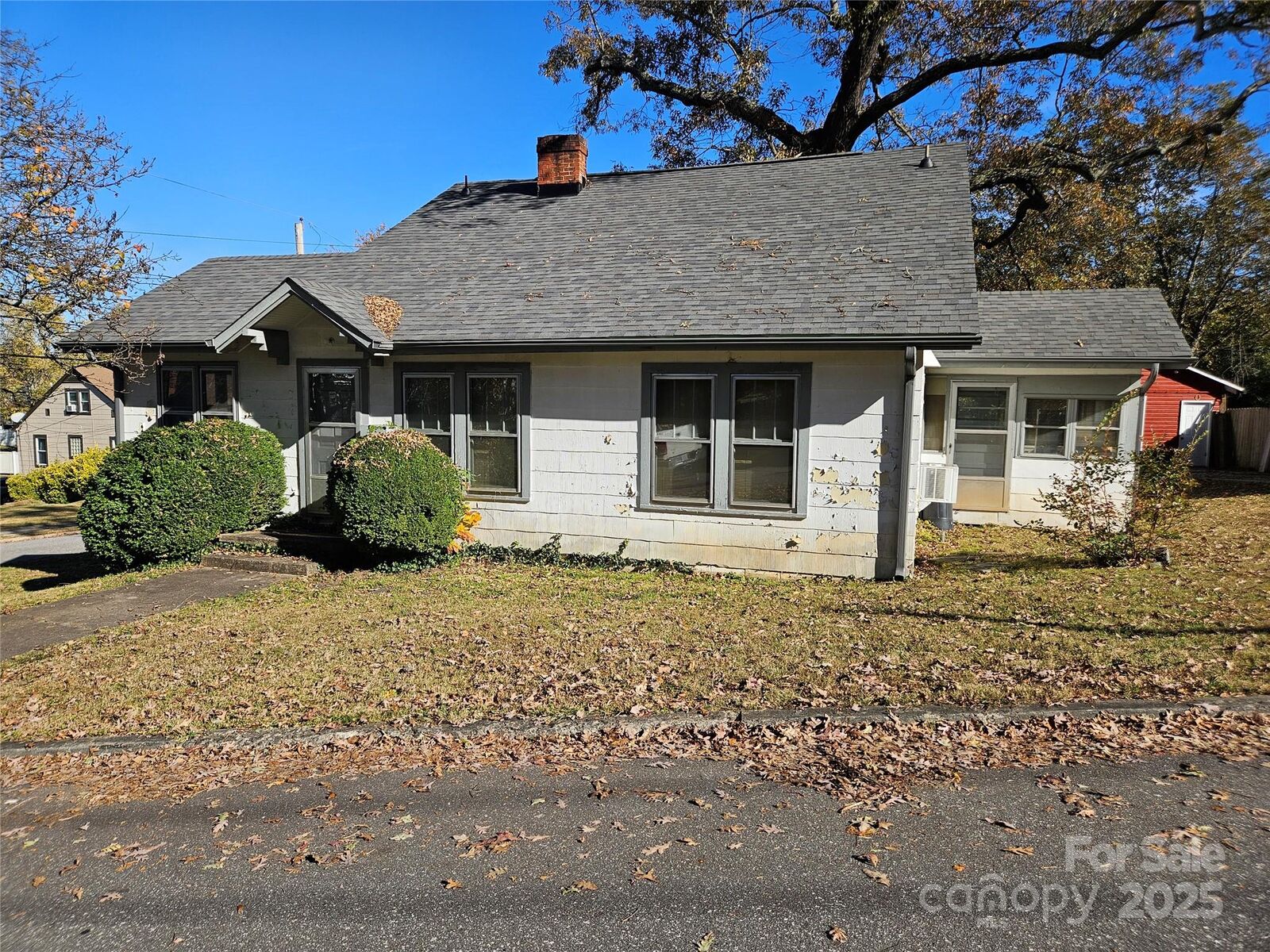 Property Photo:  101 Edgewood Avenue  NC 28655 