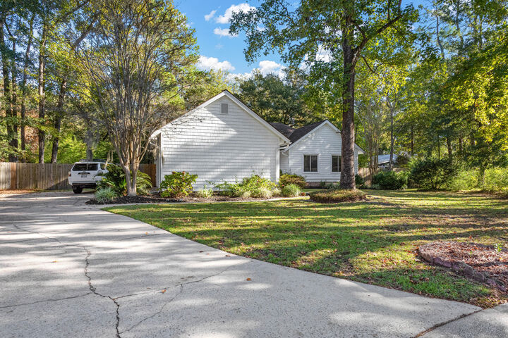 Property Photo:  1159 Shilling Place  SC 29464 