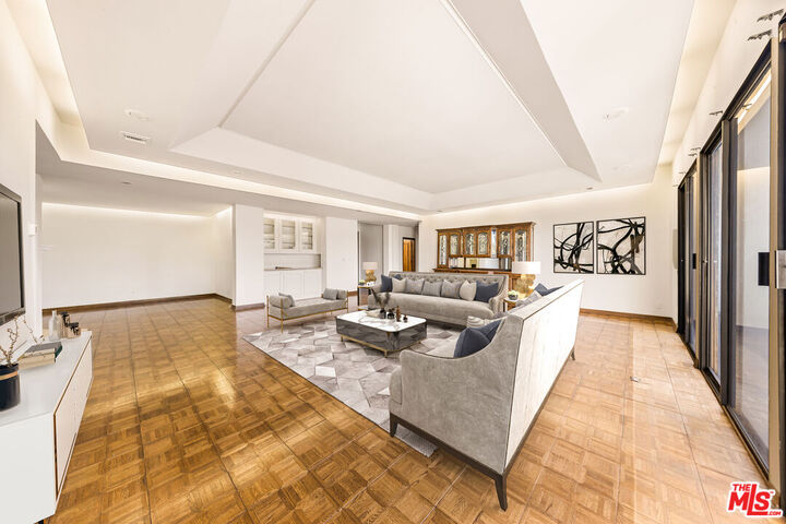 Property Photo: 1220 Roxbury Dr CA 90035