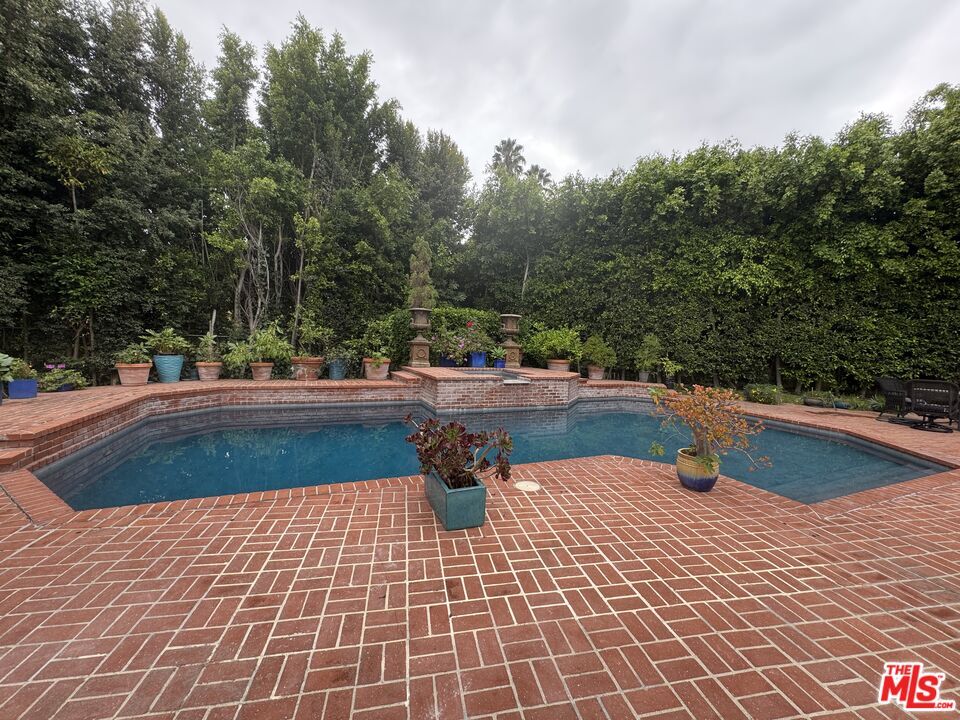 Property Photo:  1094 Garden Ln  CA 90210 