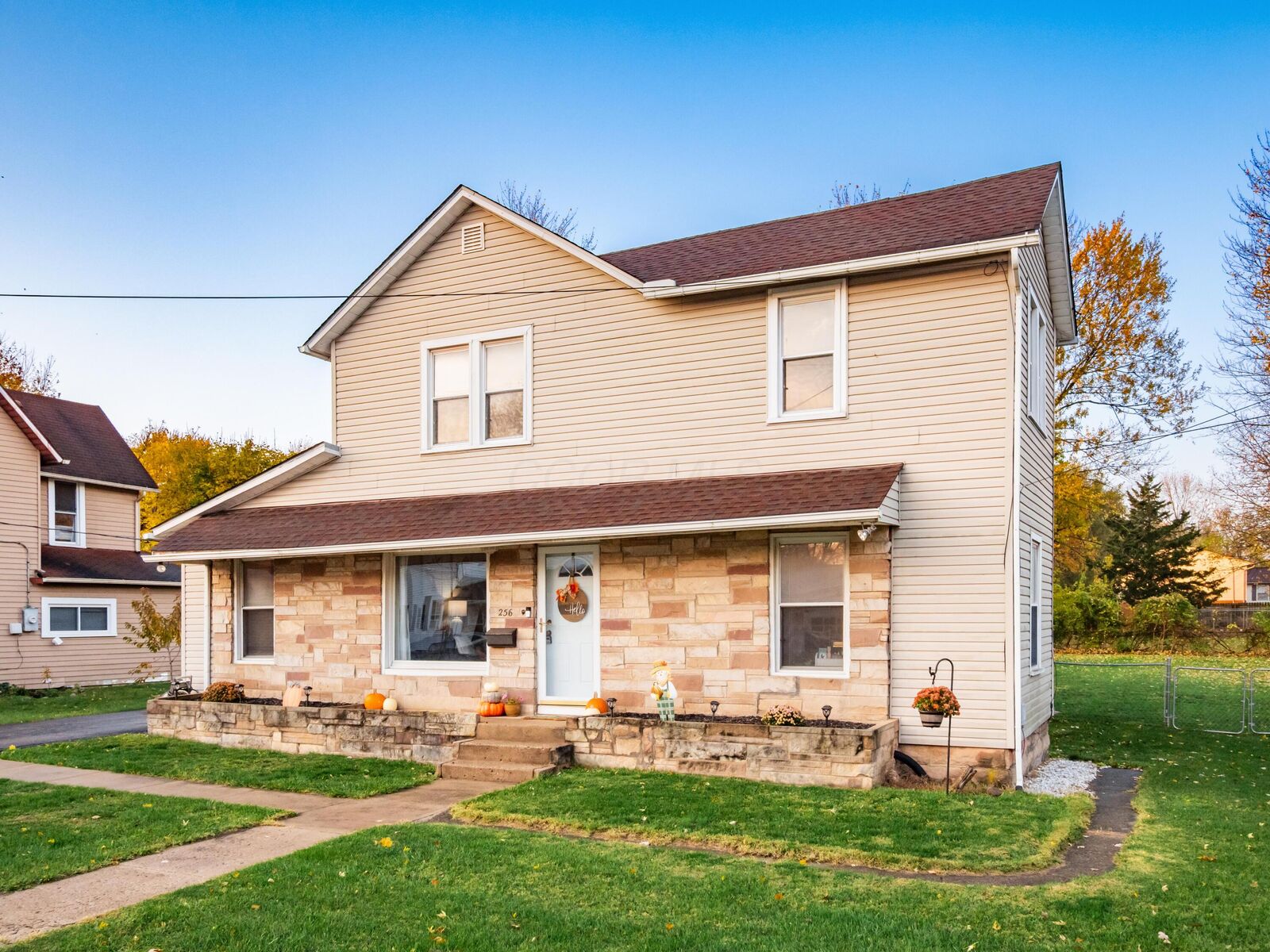 Property Photo: 256 W 3rd Street OH 43040