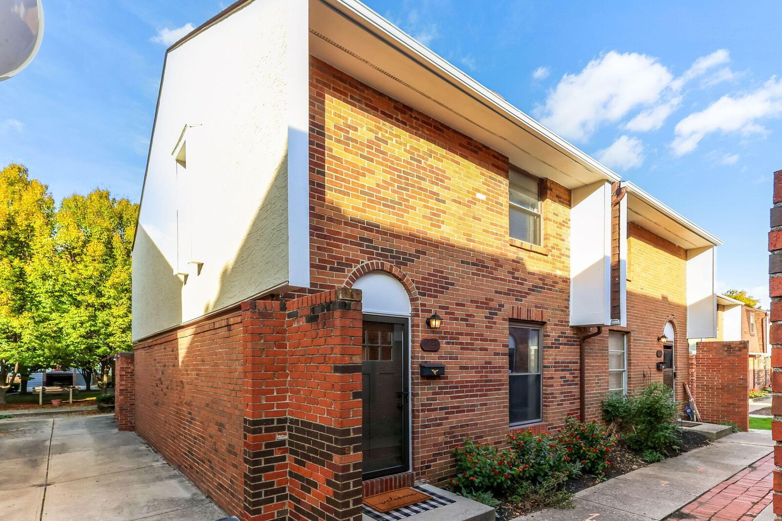 Property Photo: 1835 Willoway N Circle OH 43220