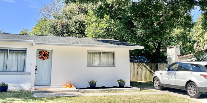 Property Photo: 415 Avon Lane FL 32569