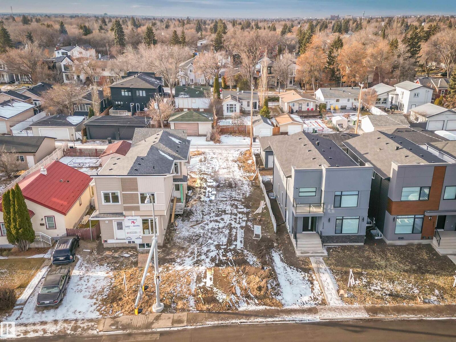 Property Photo:  10448 142 Street NW  AB T5N 2P2 