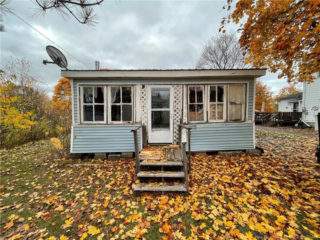 Property Photo:  28 First Avenue  NB E6J 1S4 