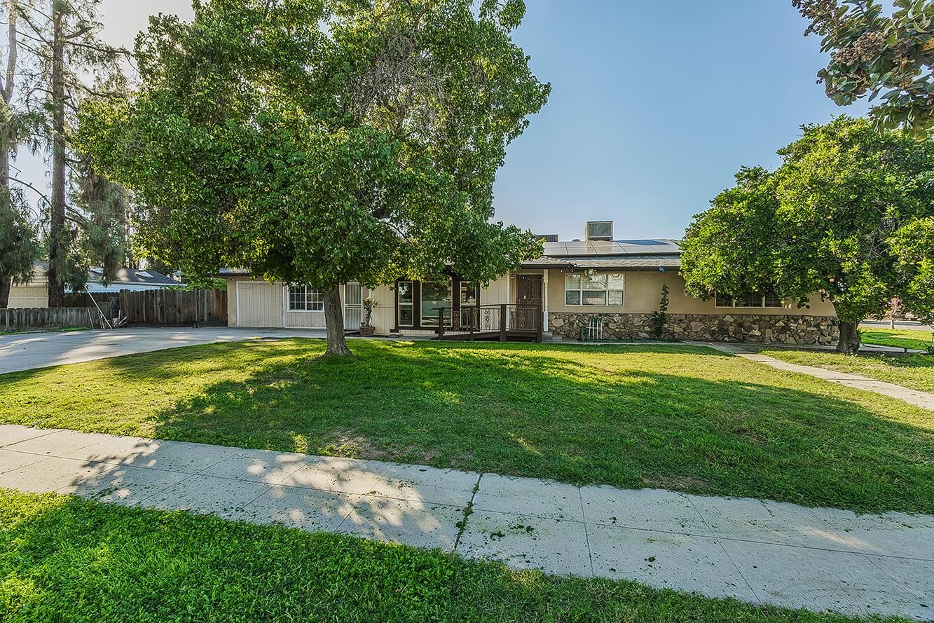 Property Photo: 257 N Dewitt Avenue CA 93727