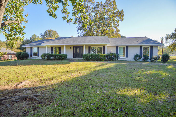 Property Photo: 1410 Pinecrest Road MS 39759