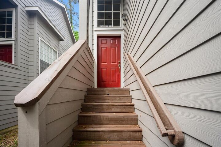 Property Photo: 101 N Villa Oaks Drive TX 77382