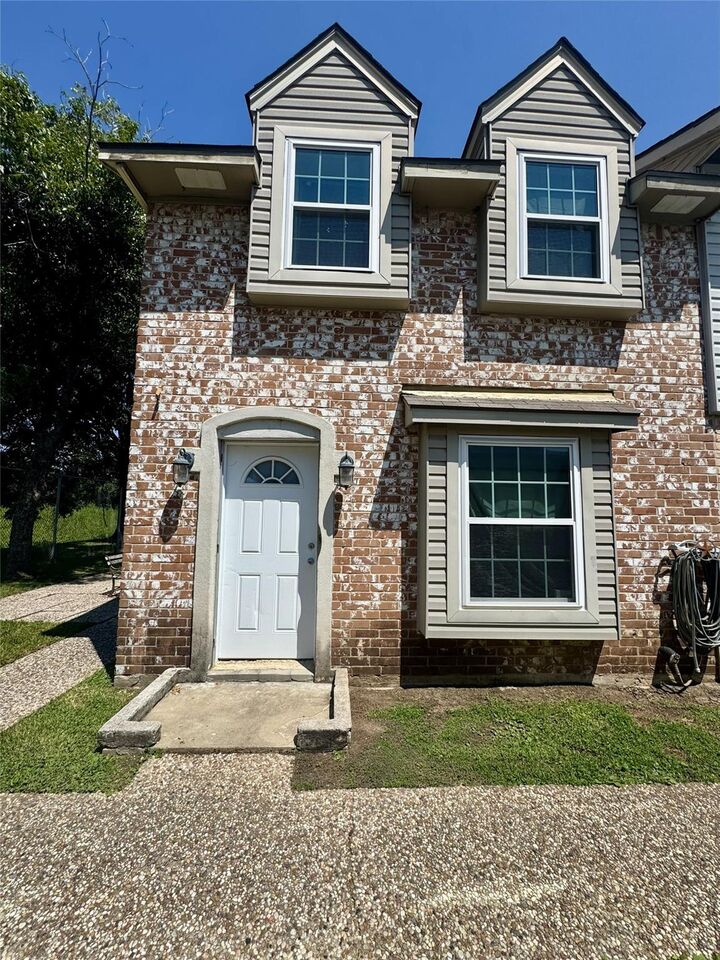 1911 Sherwood Forest Street 17  Houston TX 77043 photo