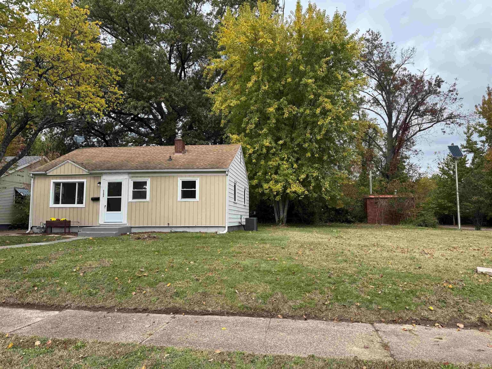 Property Photo:  1152 E Chandler Avenue  IN 47714 