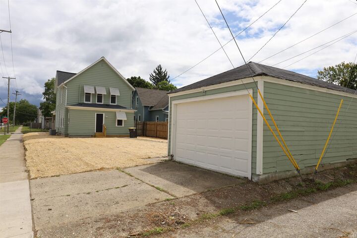 Property Photo:  1143 Saint Marys Avenue  IN 46808-3428 