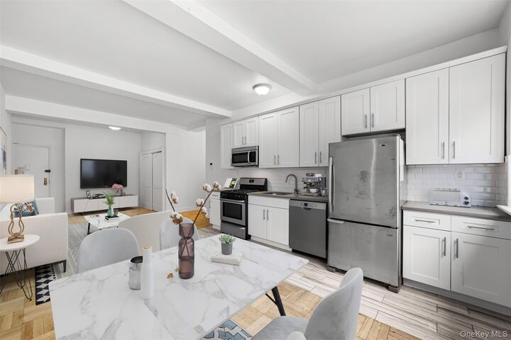 Property Photo:  3850 Hudson Manor Terrace Lbe  NY 10463 