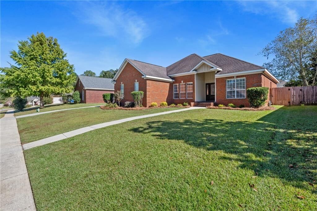 Property Photo:  1519 Vassar Court  AL 36695 